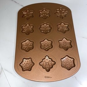 BNWOT snowflakes ❄️ cookies pan
